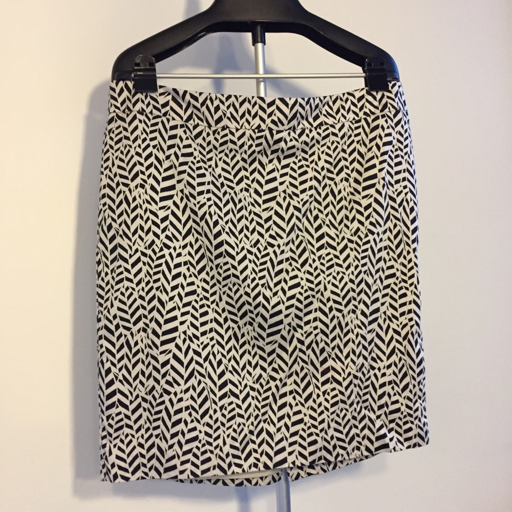 NWOT LOFT Black and White Skirt